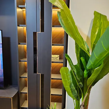 Taksim Perfect Residence, 3 Bedrooms, Pool, Sauna, Gym Apartment Istanbul