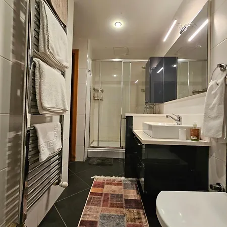 Taksim Perfect Residence, 3 Bedrooms, Pool, Sauna, Gym * İstanbul