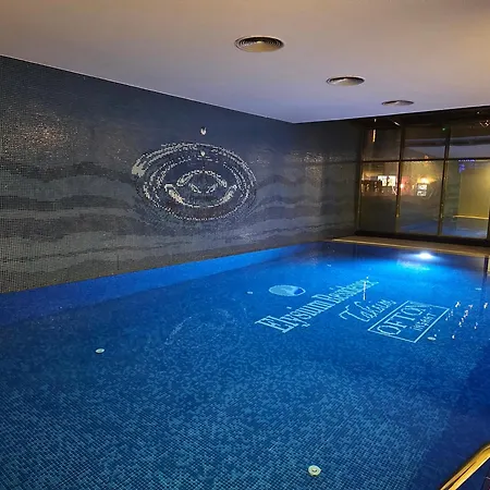 Taksim Perfect Residence, 3 Bedrooms, Pool, Sauna, Gym Apartment *